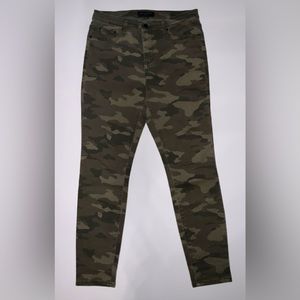 SOLD - Banana Republic skinny fit camouflage jeans